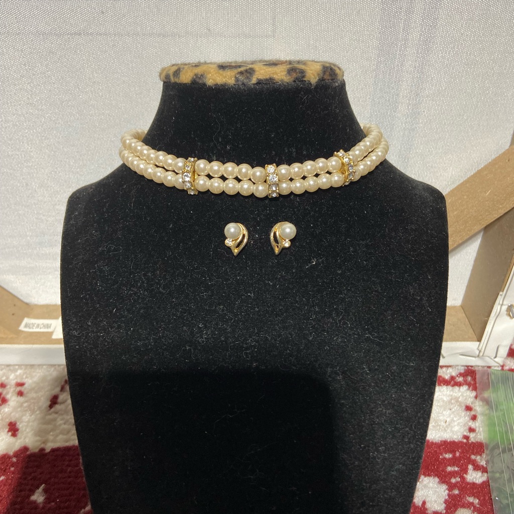Claires Faux Pearl And Rhinestone Choker With Unbranded Pierced Earrings 25$